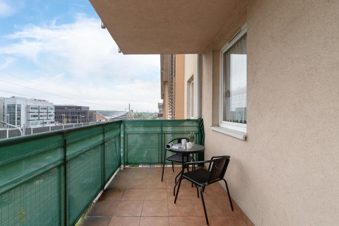 Cozy With Balcony Chmieleniec By Renters Apartmán
